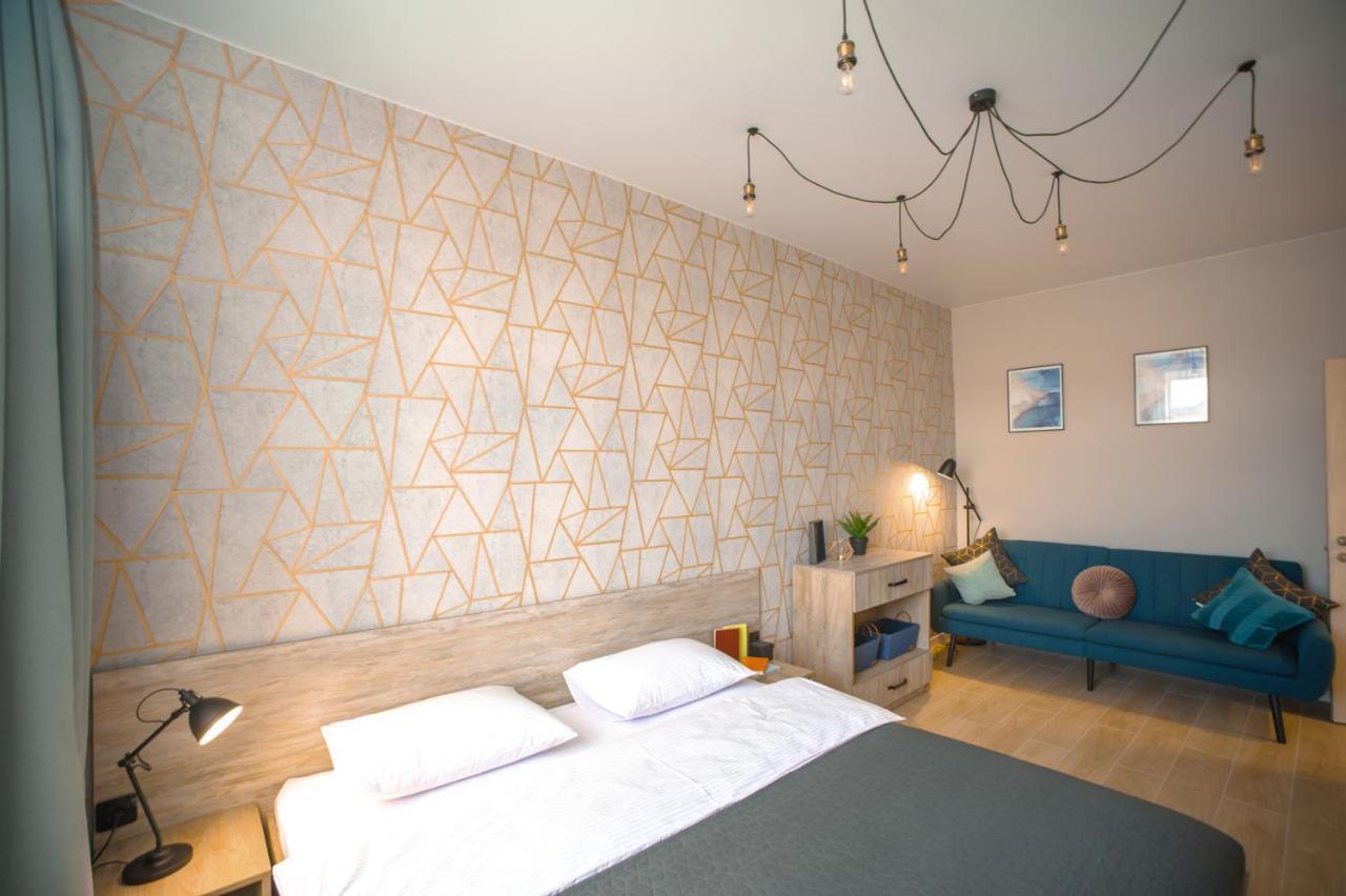 3 Bedroom, 2 Bathroom Apartment Near Forum Lviv Kültér fotó
