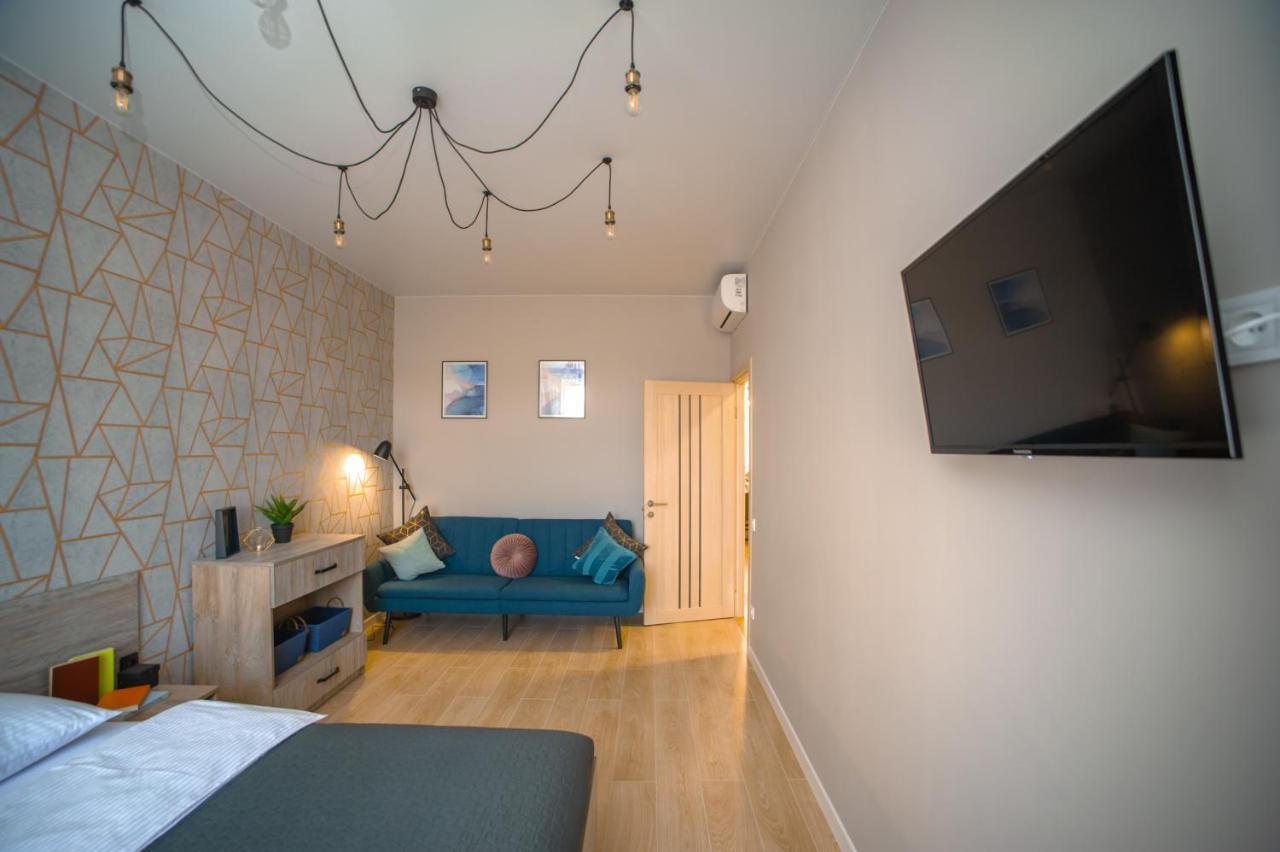 3 Bedroom, 2 Bathroom Apartment Near Forum Lviv Kültér fotó