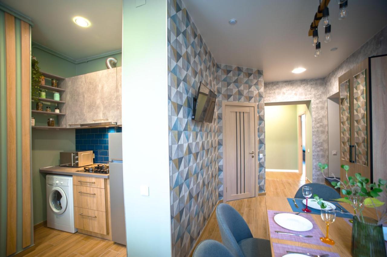 3 Bedroom, 2 Bathroom Apartment Near Forum Lviv Kültér fotó
