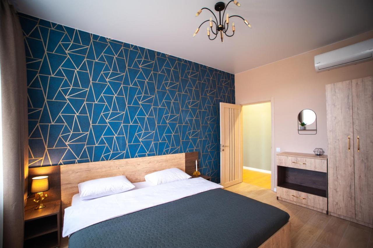 3 Bedroom, 2 Bathroom Apartment Near Forum Lviv Kültér fotó